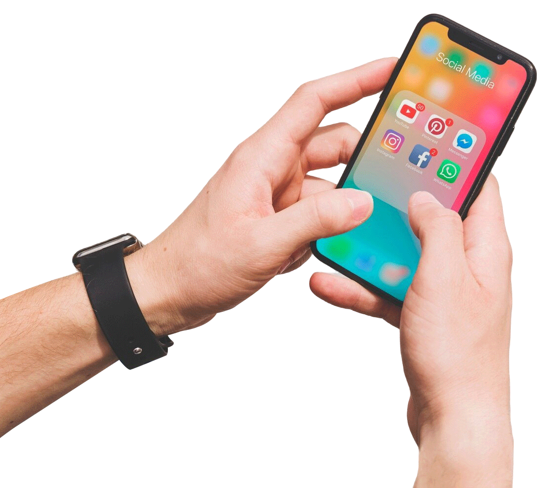 vista aerea mano hombre usando aplicacion medios sociales movil 1 e1736941960197